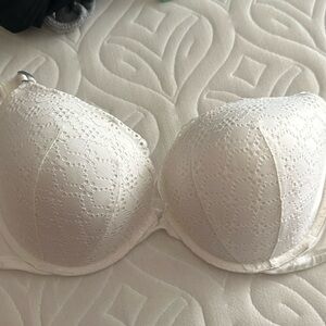 Victoria Secret bra push up size 38D